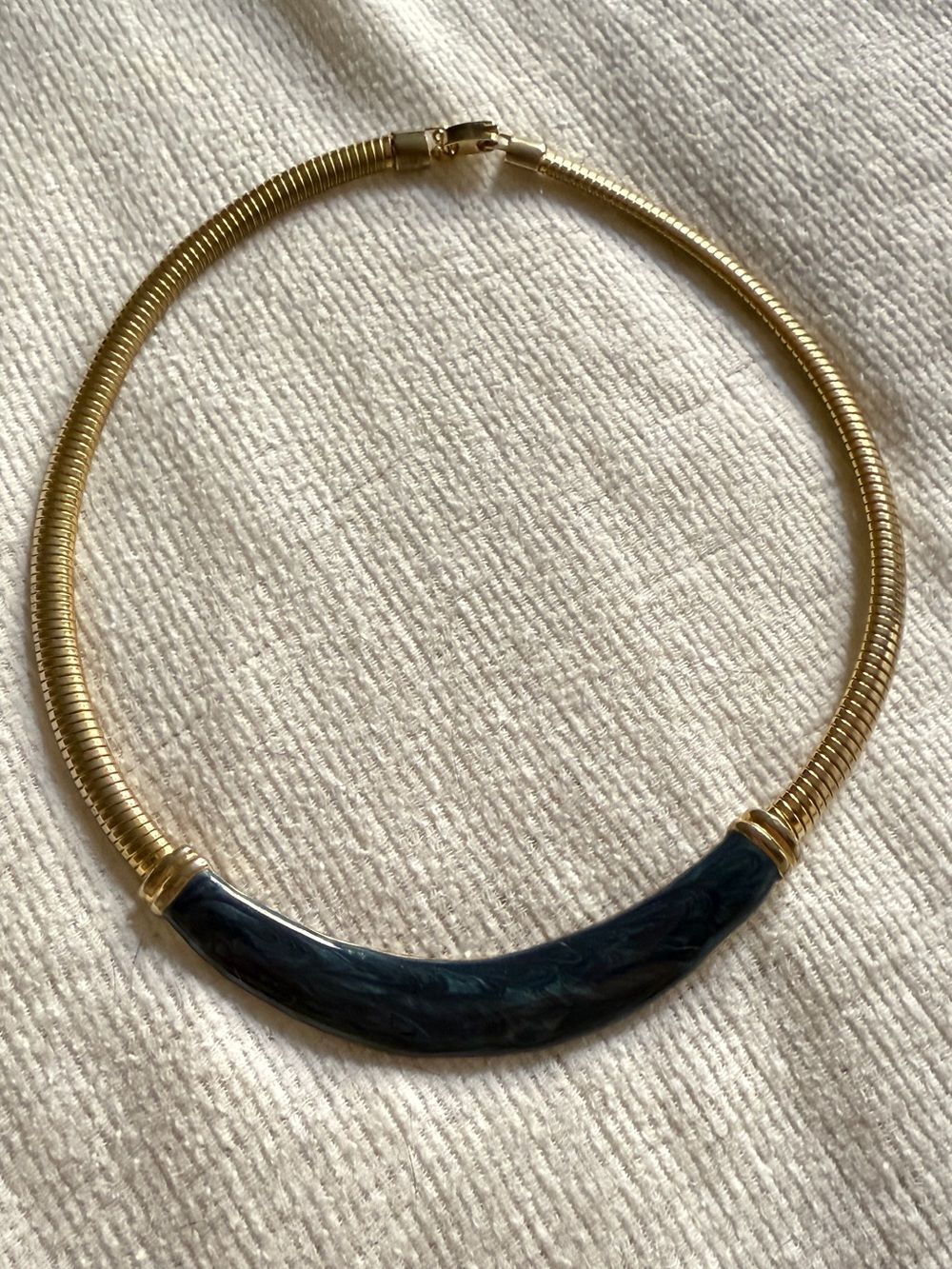 VintageโAvon-Esq Goldtone Necklace with Ocean Blue Enamel Detail